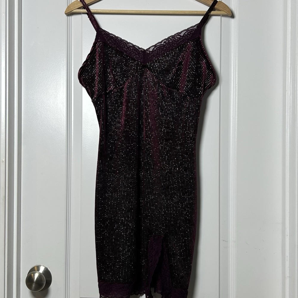 Forever 21 Burgundy All-Over Sparkle Lace‎ Trim Slip Mini Dress Mob Wife Style